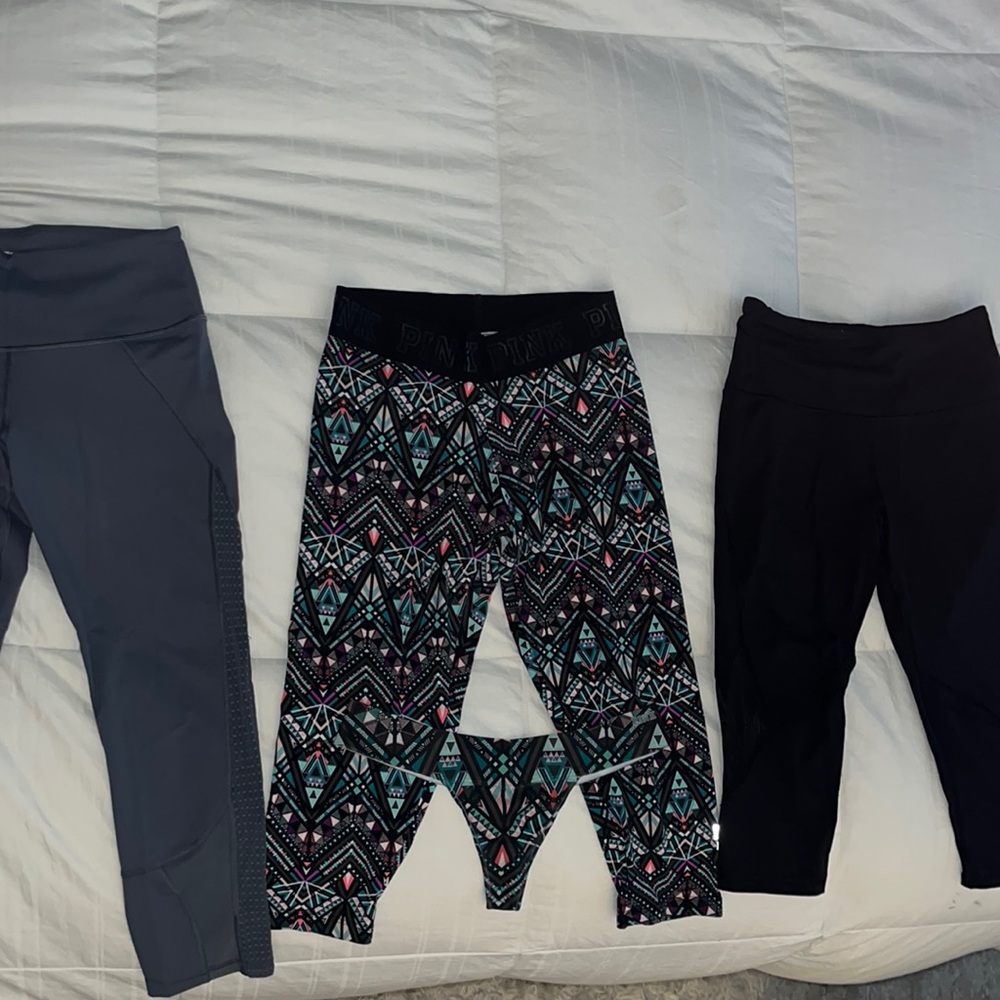 Lightly worn Victoria sport / pink ultimate 3/4 workout pants